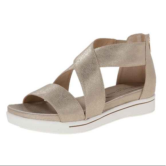 Adrienne Vittadini | Shoes | Euc Adrienne Vittadini Claud Sandal Mocha  Metallic | Poshmark